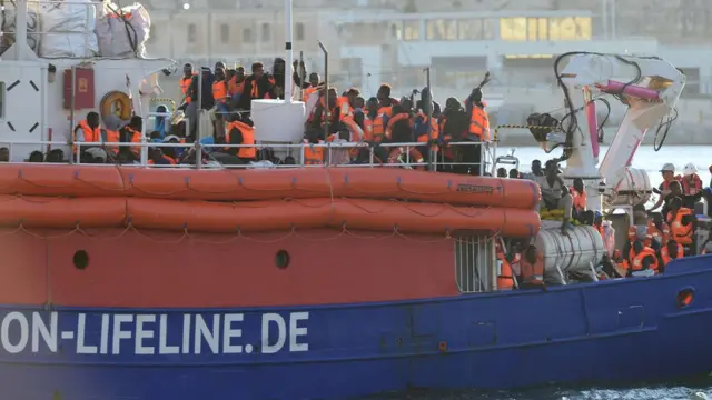 ማልታ- አውሮፓ ስደተኞችን የጫነች መርከብ