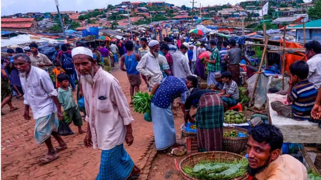 ২০১৭ সালের অগাষ্টের শেষ দিকে রোহিঙ্গারা বাংলাদেশে আসতে শুরু করে