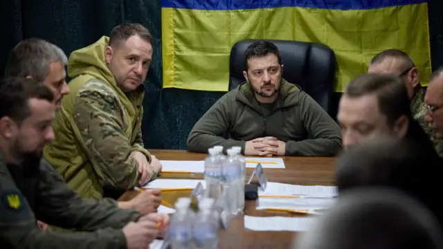 Zelensky durante encontro com líderes militaressnelst uitbetalende online casinoKherson