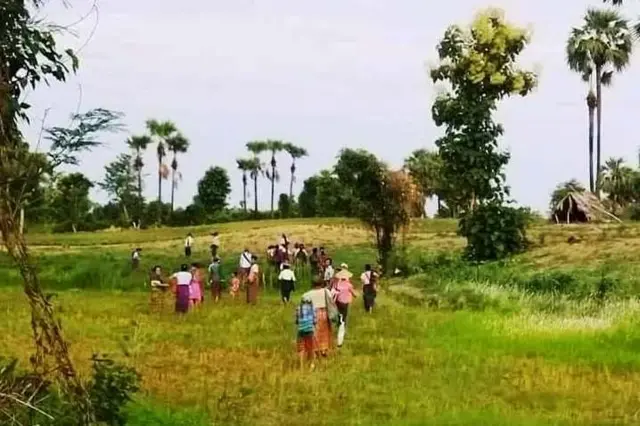 တိုက်ပွဲတွေကြောင့် တိမ်းရှောင်ရတဲ့ ရွာသားတွေ