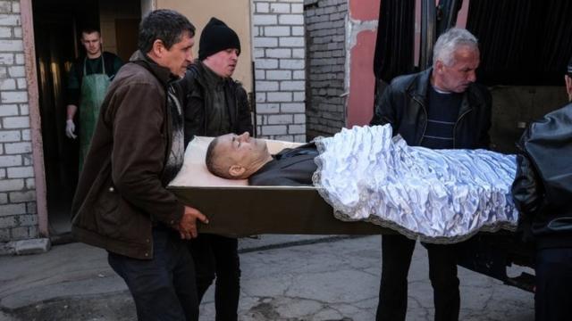Homem ferido na guerra da Ucrânia