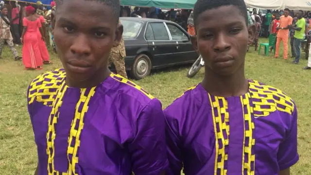 Awọn ibeji ni Igbo Ọra