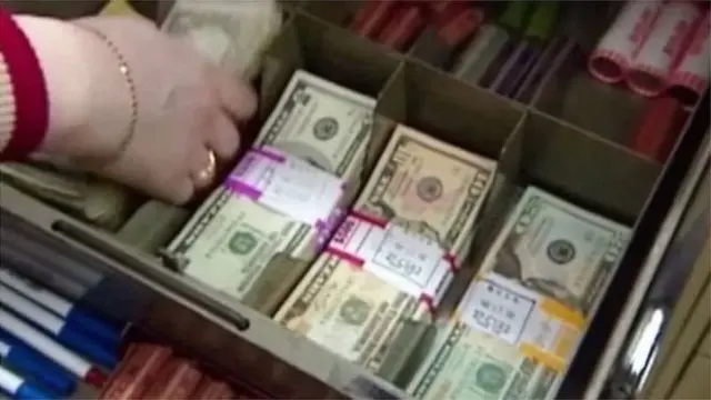 এখন যে ৩৯ বিলিয়ন ডলারের রিজার্ভ বাংলাদেশের রয়েছে, তাতে গত বছরের আমদানির সঙ্গে তুলনা করলে বলা যায়, ছয়মাসের বেশি আমদানি খরচের সক্ষমতা রয়েছে।