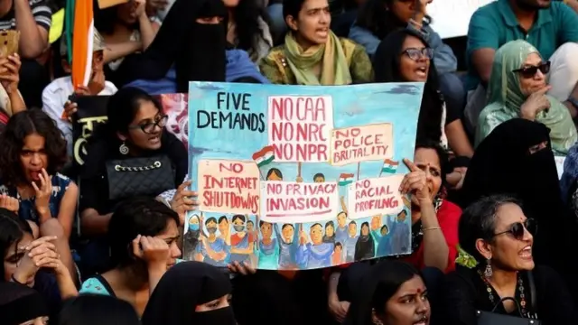 সিএএ-এর বিরুদ্ধে পুরো ভারত জড়েই বিক্ষোভ হয়েছে। কিন্তু উত্তর প্রদেশে প্রতিবাদ শক্তহাতে দমন করা হয়েছে।