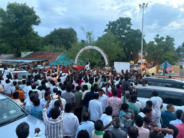 தஞ்சாவூர் செங்கிப்பட்டி காவல் நிலையத்தில் உதயநிதி - திமுகவினர் திரண்டதால் பரபரப்பு