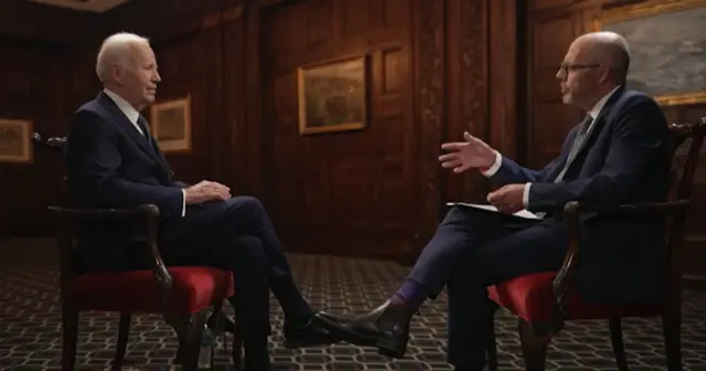 Joe Biden y Nick Robinson.