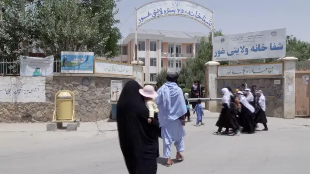 این‌ شفاخانه، مرکز ارجاعی اصلی برای تمام ولایت است. شفاخانه‌ای با کمبود منابع، کمبود نیروی انسانی و فشار بی‌پایان کاری.