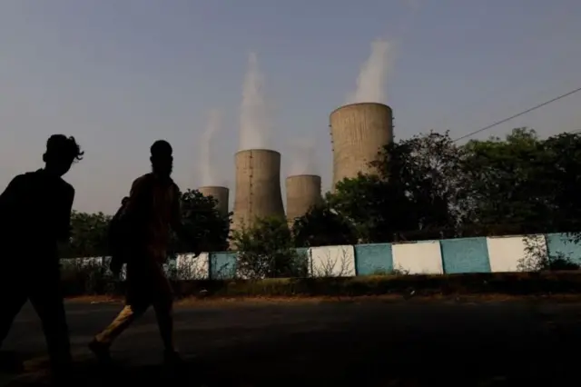 दिल्लीला लागून असलेल्या गौतम बुद्ध नगरमध्ये दादरीमध्ये एनटीपीसीचा औष्णिक विद्युत प्रकल्प आहे