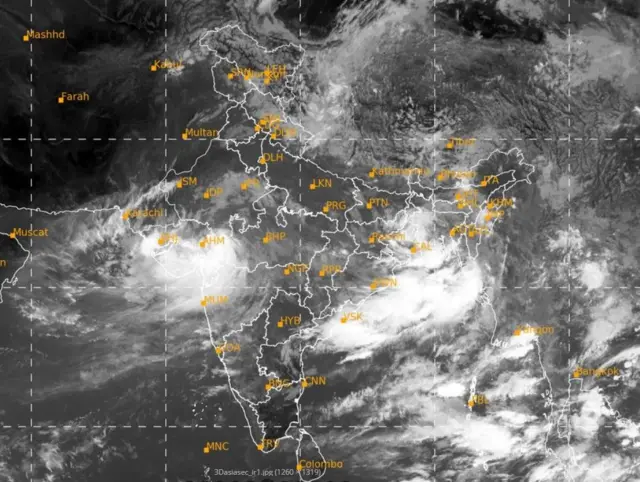 ગુજરાત પર સિસ્ટમની અસર લગભગ 30 ઑગસ્ટ સુધી રહે તેવી સંભાવના દેખાઈ રહી છે