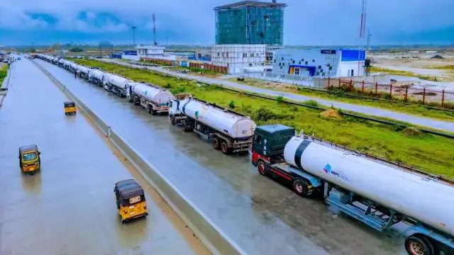 Jerin motocin dakon mai a kan titi