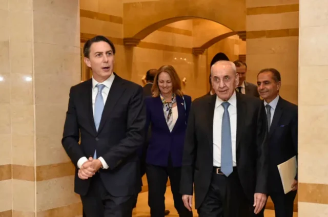 د امریکا د ولسمشر ځانګړي استازي اموس هاکسټین د لبنان د پارلمان له مشر نبيه بیري سره چې د حزب‌الله په استازیتوب د خبرو اترو مشري پر غاړه لري، خبرې وکړې.