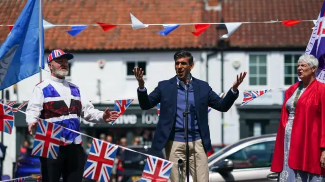 S﻿unak, Haziran ayında Kraliçe 2. Elizabeth'in Platin Jübilesi kutlamalarına katılmıştı