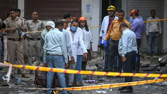 ঘটনাস্থলে তদন্তকারী টিম