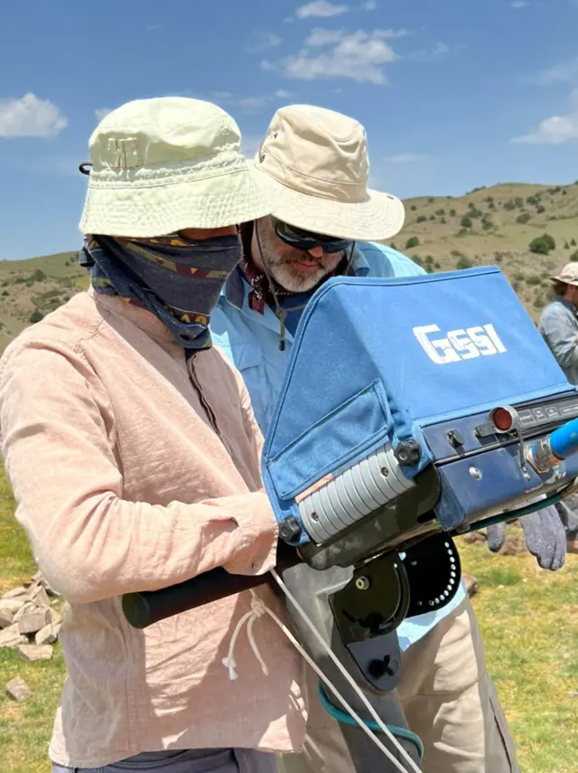 Maxsus jihozlar yordamida Tugunbuloqdagi arxeologik ishlar 2022 yil yozida boshlangandi