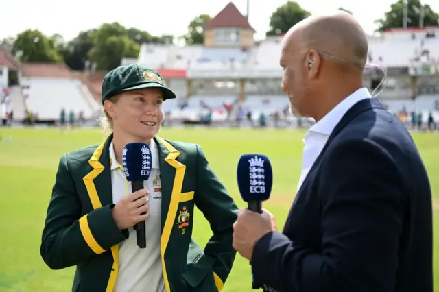 ਕਮੈਂਟਰੀ