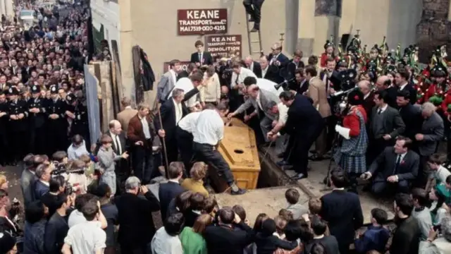 மீனி, பத்திரிகையாளர், ரசிகர்கள்