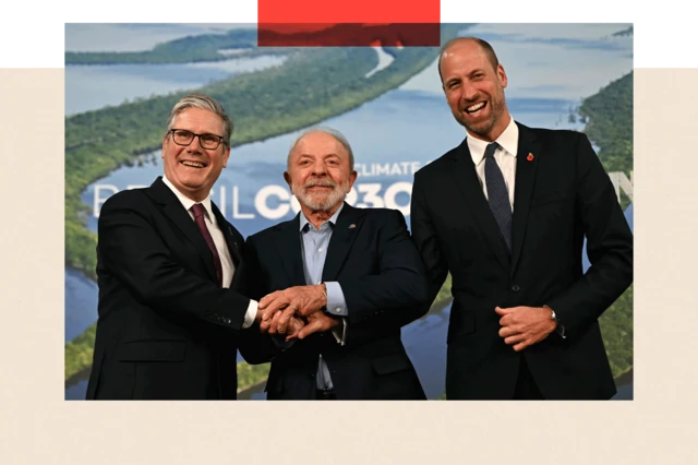 El príncipe William y el primer ministro de Gran Breatña, Keir Starmer, se dan la mano con el presidente de Brasil, Luiz Inacio Lula da Silva, durante la COP30 

