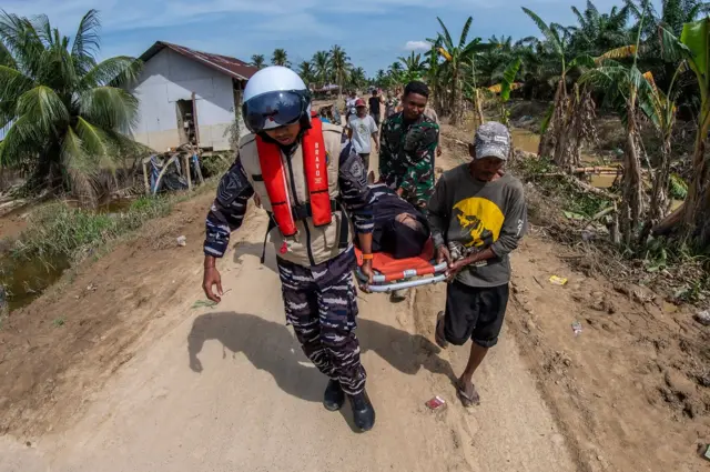 korban bencana alam di Desa Marlempang, Aceh Tamiang, Aceh, Kamis (11/12/2025).