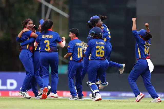 स्कटल्यान्डको विकेट लिएपछि नेपाली यू-१९ महिला टोली