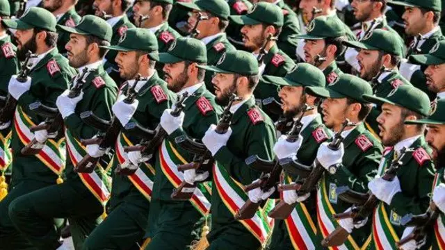 Paypoq va libosda rus porno