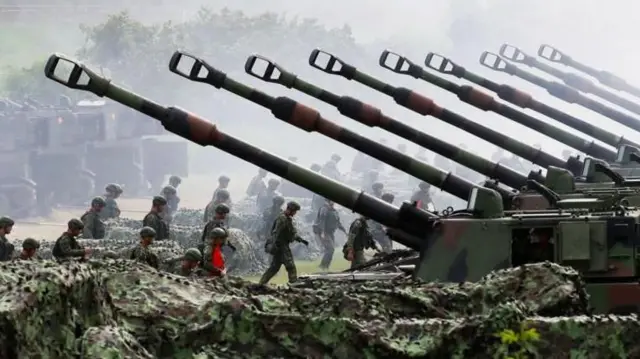 வெளிநாட்டுப் பெட்ரோல் மற்றும் டீசலைச் சார்ந்திருப்பதைக் குறைப்பதன் மூலம், உள்நாட்டிலேயே உற்பத்தி செய்யப்படும் புதுப்பிக்கத்தக்க எரிசக்தியை நோக்கி வேகமாக மாறவும் சீனா முயற்சித்து வருகிறது. 