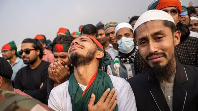 उस्मान हादी की याद में रोते उनके समर्थक