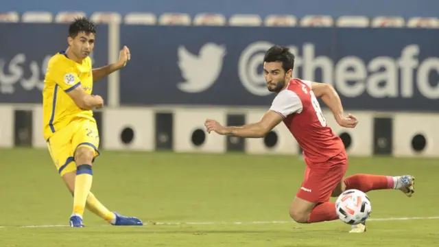 گونزالو مارتینز از النصر مقابل سیامک نعمتی از پرسپولیس