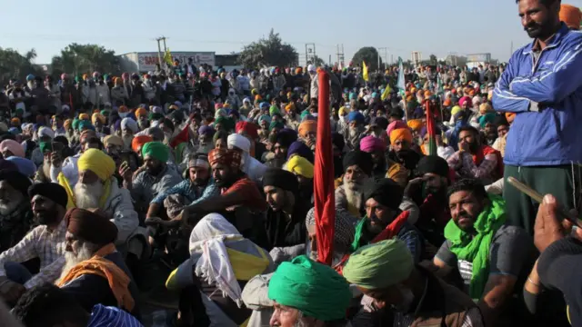 গত ২৬ নভেম্বর থেকে দিল্লির সীমান্তে অবস্থান করছেন হাজার হাজার কৃষক