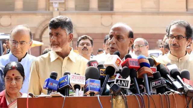 చంద్రబాబుతో ఎన్డీయే నేతలు