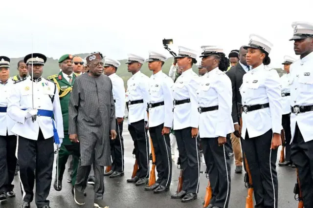 Tinubu rụtụrụ aka na mkpa ọ dị maka mkparịtaụka mmadụ na ibe ya ma kpọọ oku ka mba ndị nọ n'otu OECS wezugakwa visa maka ụmụafọ Naịjirịa.