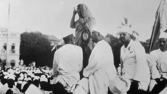 નમક સત્યાગ્રહ, ધરાસણા, દાંડી, મહાત્મા ગાંધી, કૉંગ્રેસ, સરદાર પટેલ, સરોજીની નાયડુ, અબ્બાસ તૈયબજી, વડાલા, અત્યાચાર, લાઠીચાર્જ, બ્રિટિશ, સ્વાતંત્ર્ય સંગ્રામ, બ્રિટિશ રાજ, અહિંસા