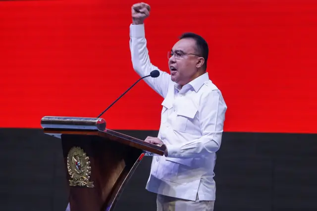 Ketua Harian Partai Gerindra Sufmi Dasco Ahmad menyampaikan sambutan saat peringatan HUT ke-18 Partai Gerindra di Kompleks Parlemen, Senayan, Jakarta, Jumat (6/02). Wakil Ketua DPR ini menyerukan agar pemerintah menangguhkan impor mobil dari India.