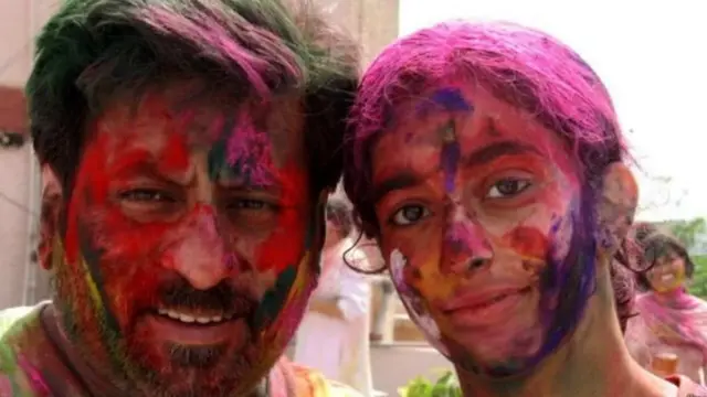 આરૂષિ તેના પિતા સાથે