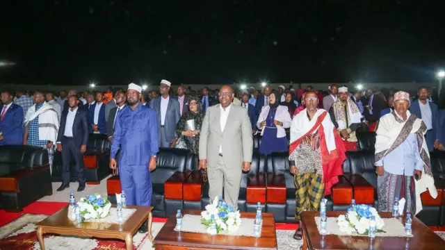 Deni wuxuu ka mid ahaa madaxdii ka qeybgashay "caleema saarkii" Axmed Madoobe, madaxweynaha Jubbaland.