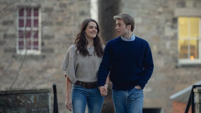 Meg Bellamy como Kate Middleton e Ed McVey como príncipe William