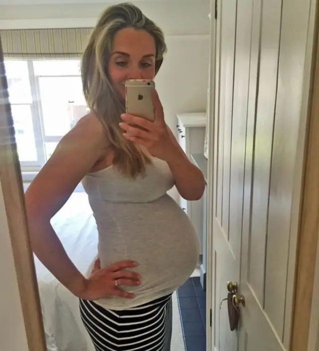 Вагітна Елль