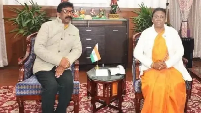 हेमंत सोरेन के साथ द्रौपदी मुर्मू