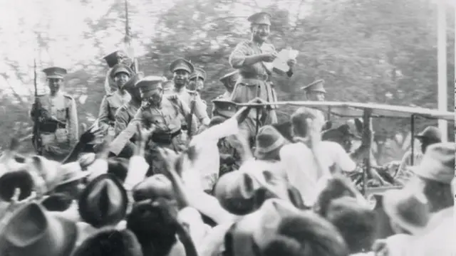 ประกาศคณะราษฎรฉบับที่ 1 ถูกแจกจ่ายให้ประชาชน เมื่อ 24 มิ.ย. 2475