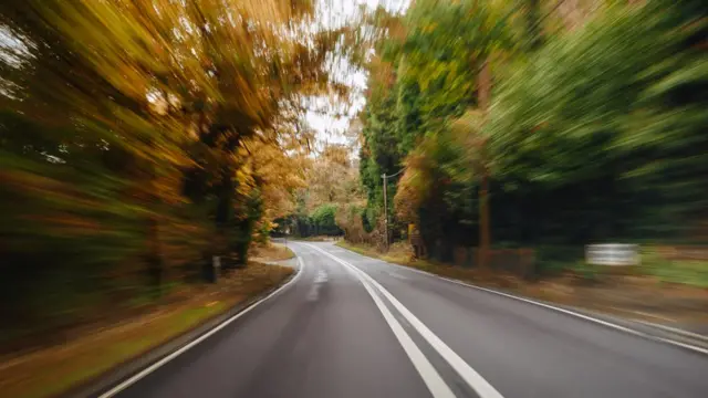 Paisaje distorsionado por la aceleración.