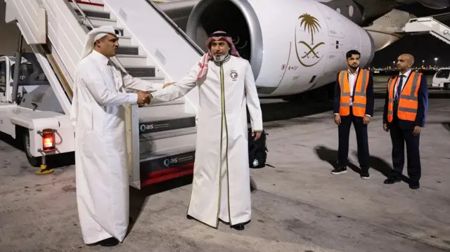 Des Qataris à l'aéroport.