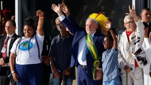 ဘိုလ်ဆိုနာရိုဟာ လူလာရဲ့ ကျမ်းသစ္စာကျိန်ဆိုပွဲကို မတက်ရောက်ခဲ့သလို သမ္မတစလွယ်ကိုလည်း လွှဲပြောင်းမပေးခဲ့