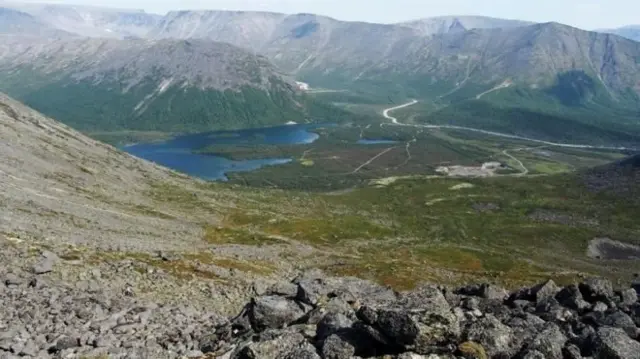 Кольська надглибока свердловина розташована в Мурманській області