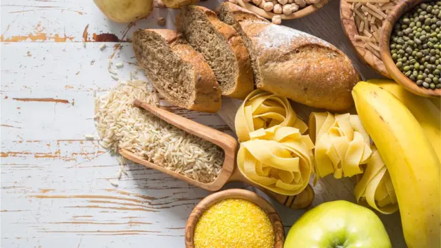 Pão, macarrão, frutas e grãos