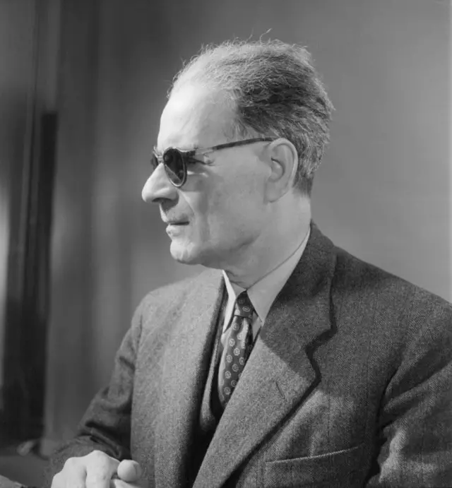 عميد الأدب العربي طه حسين