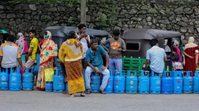 Шри-Ланкада кризис, дефолт, дефицит жана каршылыктар. Калгандарына да кезек келет