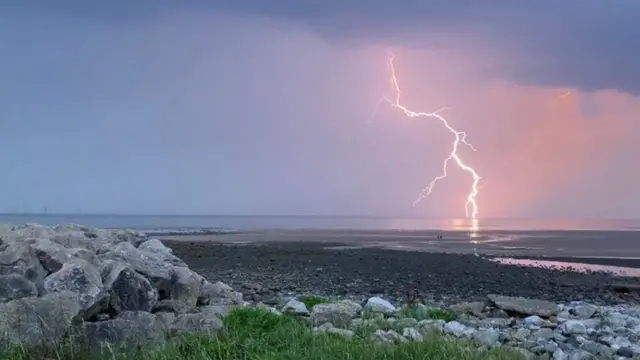 Пляж на острові Волні в Ірландському морі