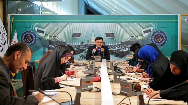 بهروز نعمتی، سخنگوی هیأت رئیسه مجلس درباره جلسه غیرعلنی امروز به خبرنگاران توضیح داد