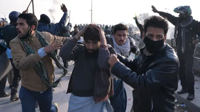 பாகிஸ்தான்: 'மத நிந்தனை' மோதலை தடுக்க ராணுவத்திற்கு அழைப்பு