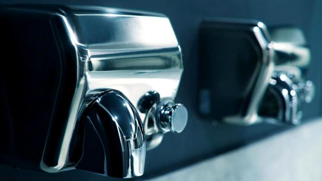 Старым сушилкам требовалось больше времени, чтобы высушить ваши руки, но у современных это получается гораздо быстрее
