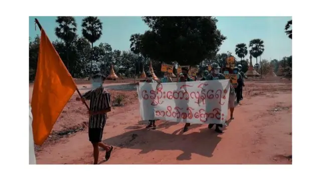 လူဦးရေနည်းပါးပေမဲ့ ဖြိုခွဲခံရပြီးနောက်တနေ့မှာတောင် ဆက်လက်ဆန္ဒပြခဲ့